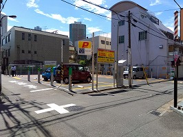 新宿百人町1丁目駐車場